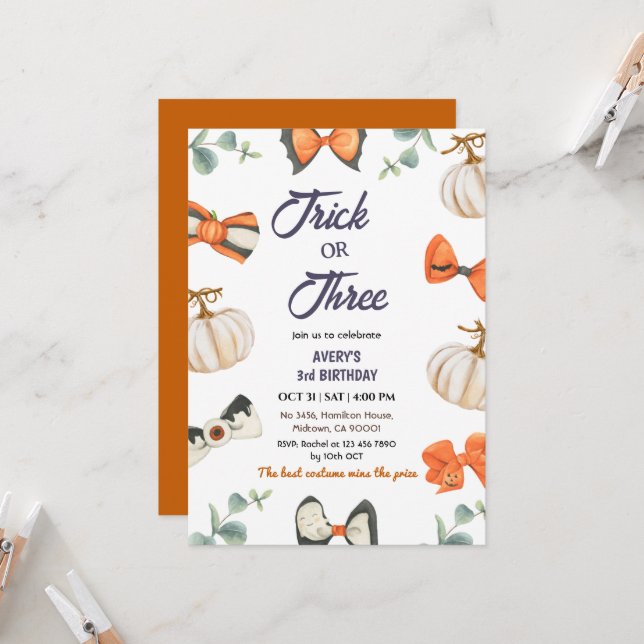 Invitación Trick or Three Halloween Cumpleaños Calabaza Lazo  (Anverso/Reverso In Situ)