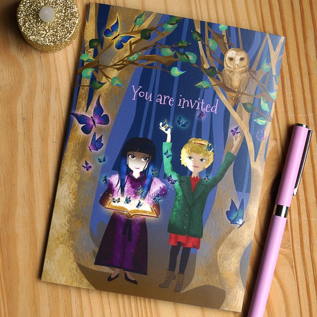 Invitación Tríptica Azul, Mariposas Púrpura, Búhos, Bosque Encantado (Cute purple and blue graphic novel, enchanted forest birthday party theme, owls, butterflies)