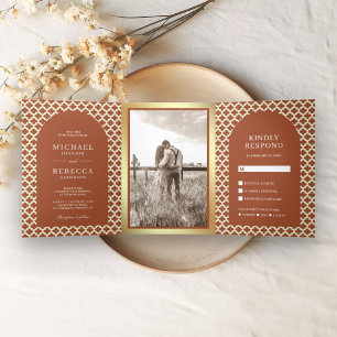 Invitación Tríptica Boda Arco de Terracota Boho Cuatrofoils Marroquí