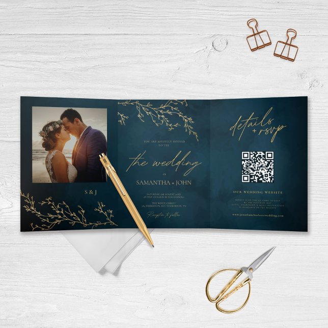 Invitación Tríptica Boda Botánica Elegante Navy Blue y Gold (Subido por el creador)