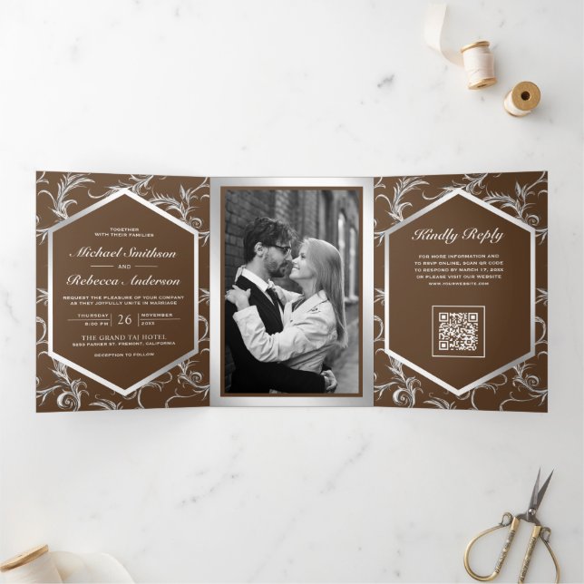 Invitación Tríptica Boda Código QR Floración Plateada Marrón (Interior)