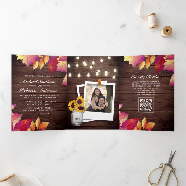 Invitación Tríptica Boda Código QR Hojas de Otoño Madera Rústica (Interior)