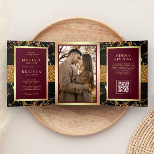 Invitación Tríptica Boda Código QR Mármol Negro Rojo Borgoña Dorado