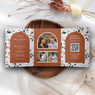 Invitación Tríptica Boda de código QR de arco de terracota terrazzo mo