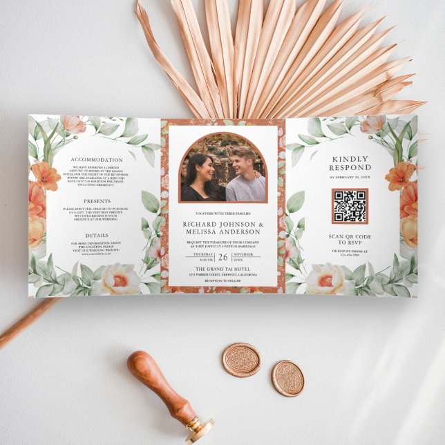 Invitación Tríptica Boda de código QR de Boho Arch Earthy Floral (Subido por el creador)