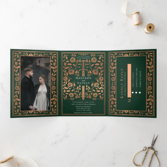 Invitación Tríptica Boda de Espada Medieval Verde y Cobre (Interior)