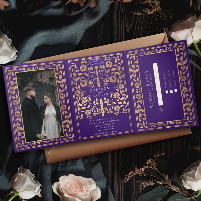 Invitación Tríptica Boda de espadas medievales Purple Royal (Subido por el creador)