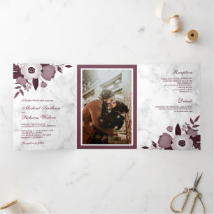 Invitación Tríptica Boda de Foto de Mármol Blanco Floral Burgundy Polv