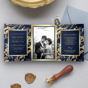 Invitación Tríptica Boda de foto de Relieve metalizado dorado de Marin