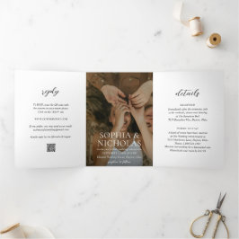 Invitación Tríptica Boda de Foto Moderna en Blanco y Negro Simple