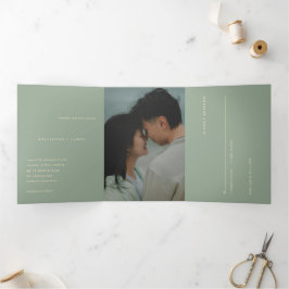 Invitación Tríptica Boda de Foto Simple Verde Sage Moderno