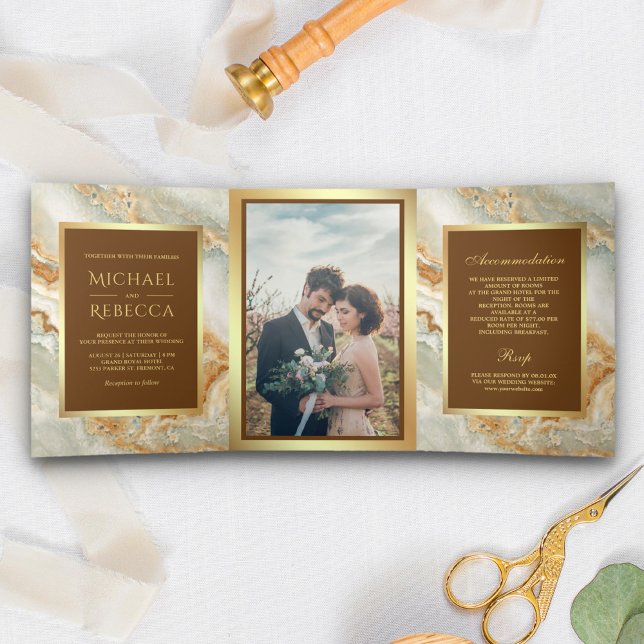 Invitación Tríptica Boda de fotografía de Relieve metalizado dorado de (Subido por el creador)