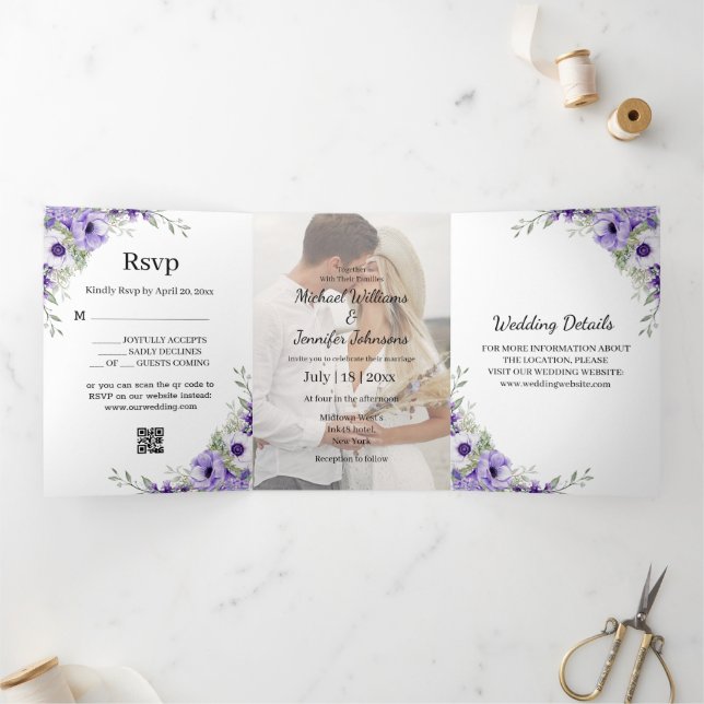 Invitación Tríptica boda de fotografía floral púrpura de escritura mod (Interior)