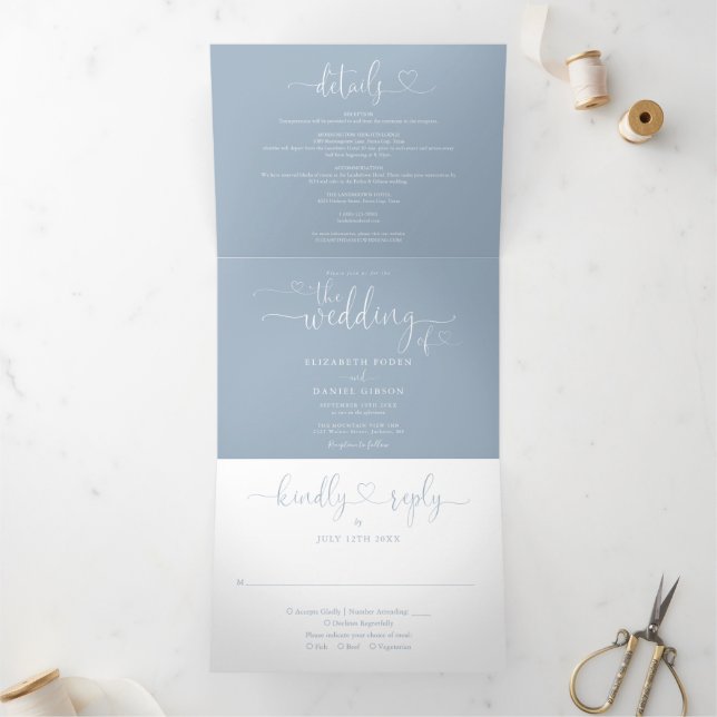 Invitación Tríptica Boda de guión de corazón azul polvoriento (Interior)