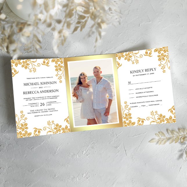 Invitación Tríptica Boda de hojas florales blancas y Relieves metaliza (Subido por el creador)