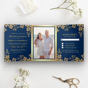 Invitación Tríptica Boda de Hojas Florales con Hoja de Oro y Azul Mari