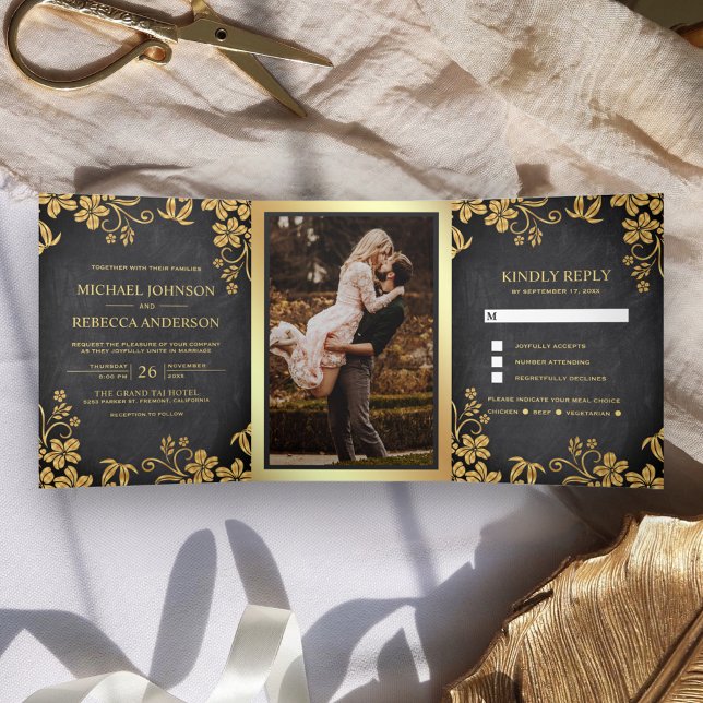 Invitación Tríptica Boda de hojas florales de Relieve metalizado dorad (Subido por el creador)