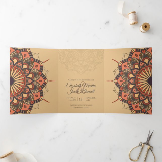 Invitación Tríptica Boda de Mandala de Peach marrón contemporáneo (Interior)