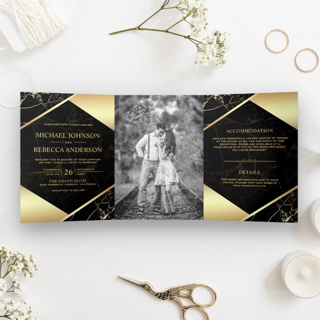 Invitación Tríptica Boda de mármol negro geométrico dorado (Subido por el creador)