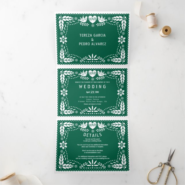 Invitación Tríptica Boda de pájaros de picado de Emerald Green (Interior)