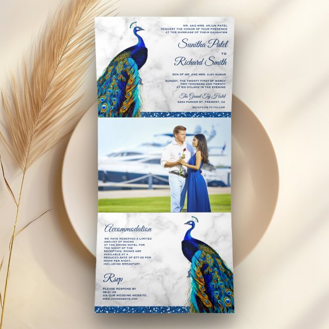 Invitación Tríptica Boda de pavo real indio azul de mármol blanco (Subido por el creador)