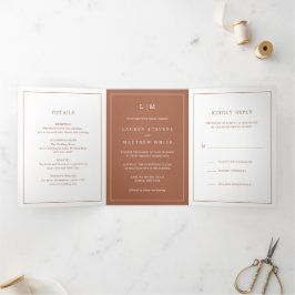 Invitación Tríptica Boda Elegante con Monograma de Terracota Sencillo