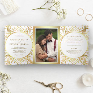 Invitación Tríptica Boda étnica india con mandala dorado y blanco