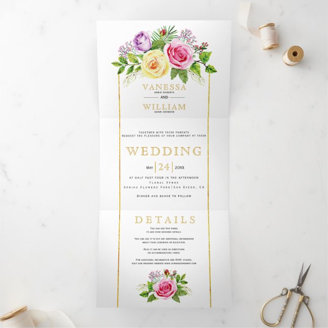 Invitación Tríptica Boda florido de las líneas doradas del ramo de ros (Interior)