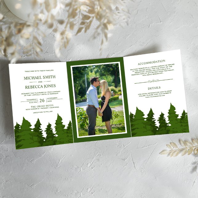 Invitación Tríptica Boda Forestal de Pine Trees una exuberante vegetac (Subido por el creador)