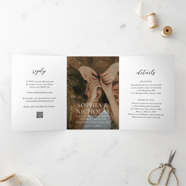Invitación Tríptica Boda fotográfico moderno simple en blanco y negro (Interior)