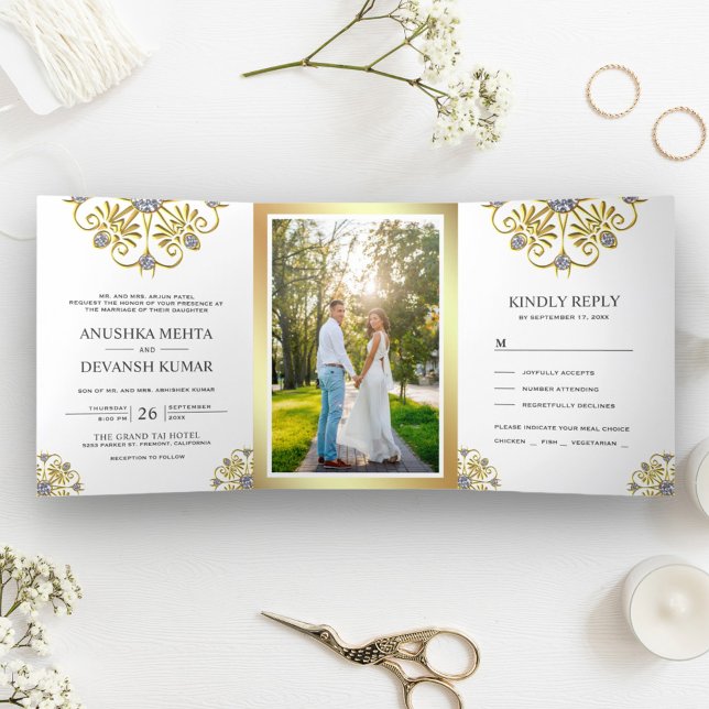 Invitación Tríptica Boda indio de manala tradicional blanca y dorada (Subido por el creador)