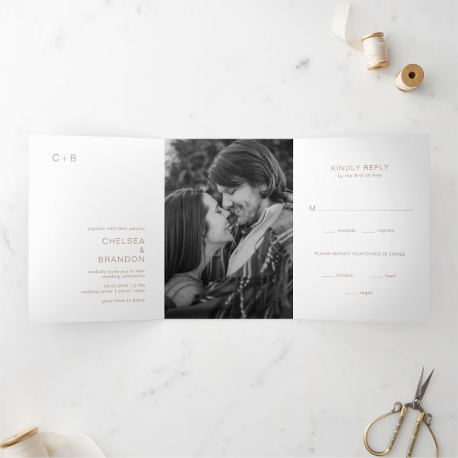 Invitación Tríptica Boda moderna con foto de monograma marrón (Interior)