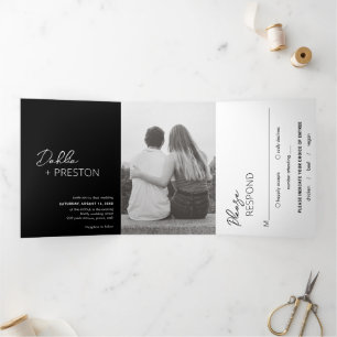 Invitación Tríptica Boda moderno de código QR negro mínimo