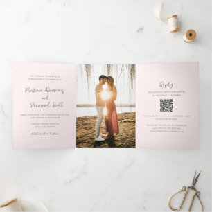 Invitación Tríptica Boda sencillo de código QR rosa moderno