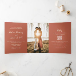 Invitación Tríptica Boda simple código QR de cobre moderno