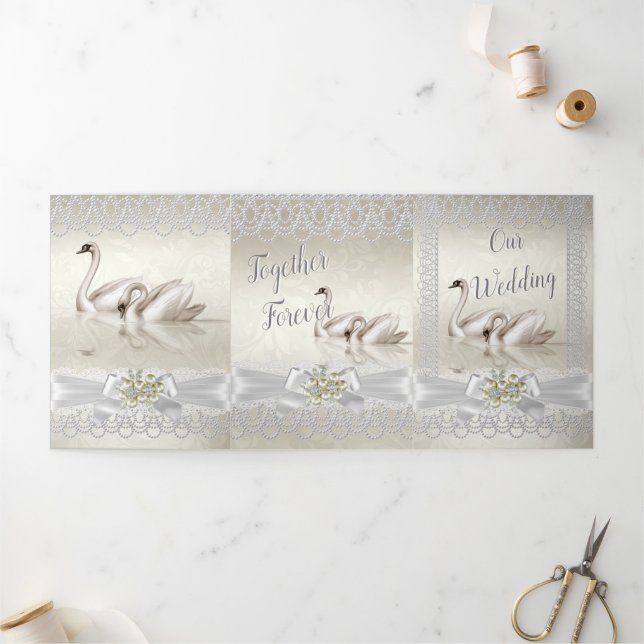 Invitación Tríptica Bodas Cisnes Blancos Crema Perla Encaje Damask 3 (Exterior)