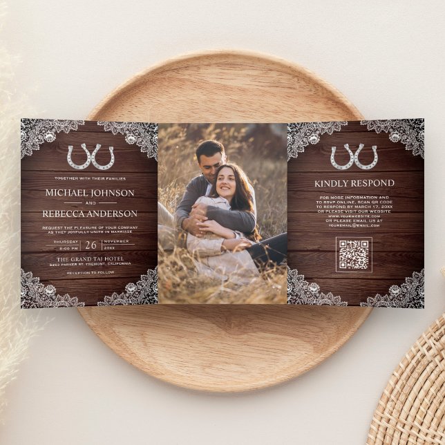 Invitación Tríptica Bodas con herraduras de madera rústica código QR d (Subido por el creador)