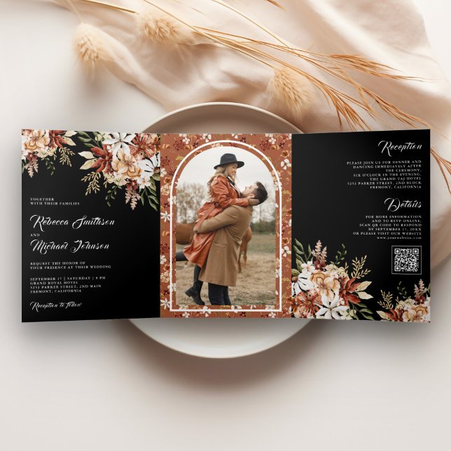 Invitación Tríptica Boho Terracotta Floral Flor silvestre Boda negro (Subido por el creador)
