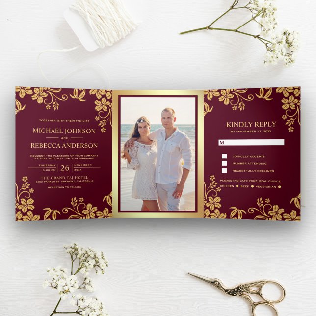 Invitación Tríptica Borgoña y Relieve metalizado dorado Boda de hojas  (Subido por el creador)