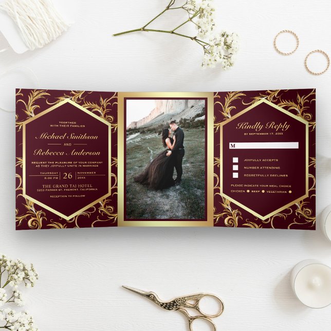 Invitación Tríptica Burgundy Gold Flourish Swirl Wedding Photo (Subido por el creador)