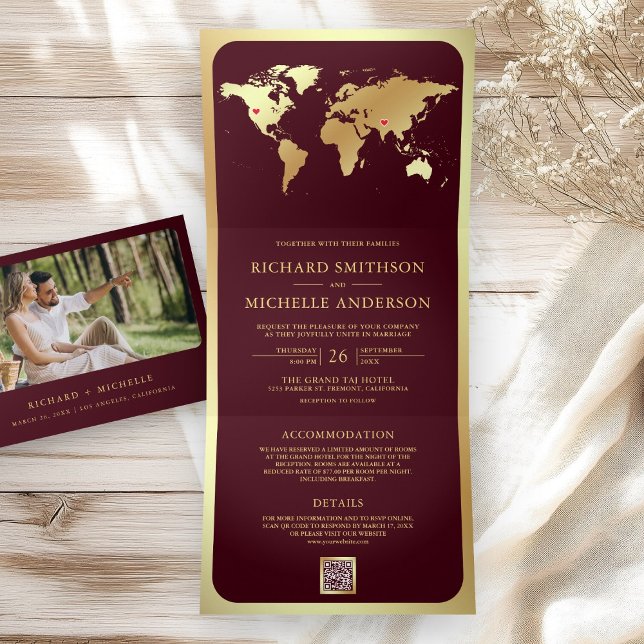 Invitación Tríptica Burgundy Gold World Map QR Code Photo Wedding (Subido por el creador)