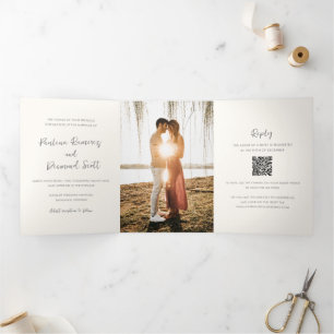 Invitación Tríptica Código QR de marfil moderno Boda simple