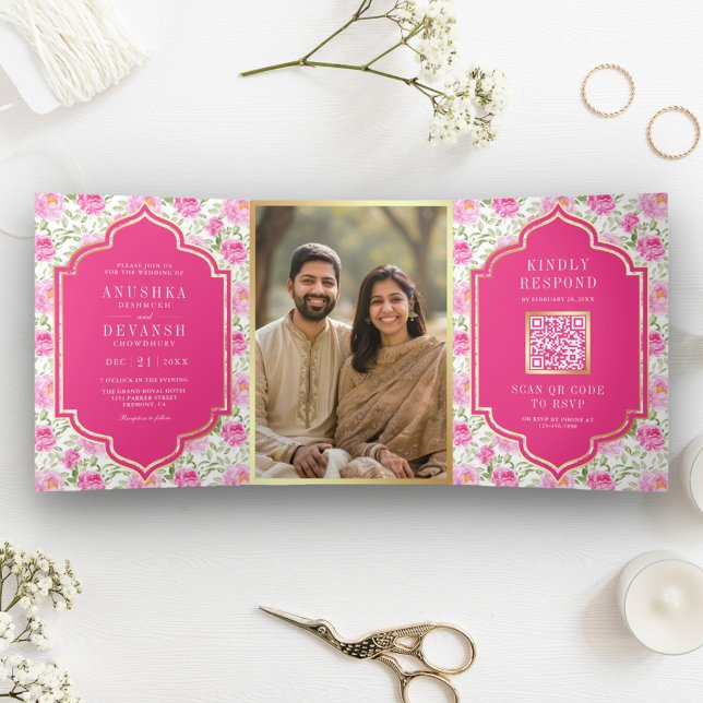 Invitación Tríptica Código QR de patrón floral rosa Rani para boda ind (Subido por el creador)