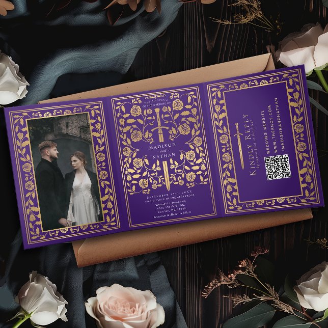 Invitación Tríptica Código QR del Boda de espadas medievales púrpura (Subido por el creador)