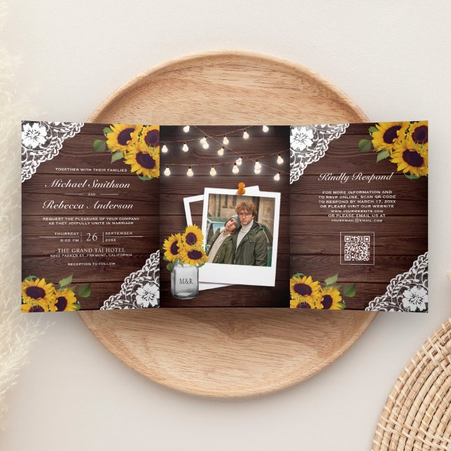 Invitación Tríptica Código QR Luces de Cuerda de Girasoles de Encaje d (Subido por el creador)