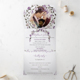 Invitación Tríptica Corona floral de peonía morada polvorienta para bo