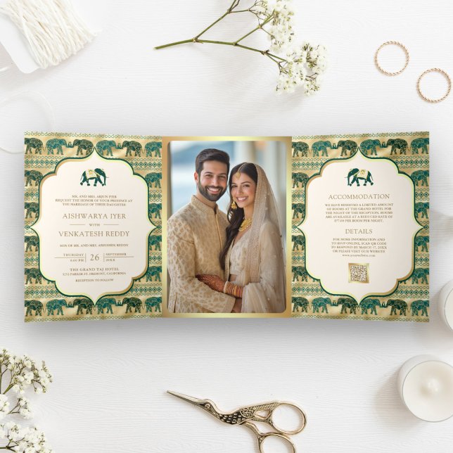 Invitación Tríptica Cream Emerald Green Gold Elephant Boda indio (Subido por el creador)