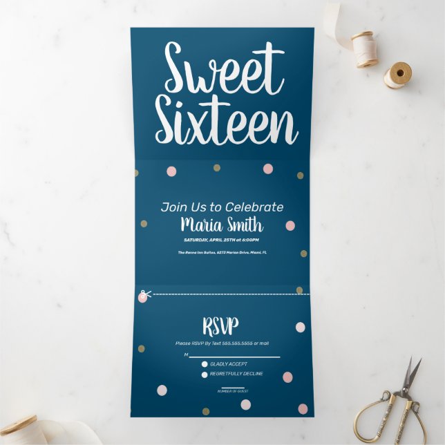Invitación Tríptica Dulces 16 Modernos de Oro con Puntos Rosados (Interior)