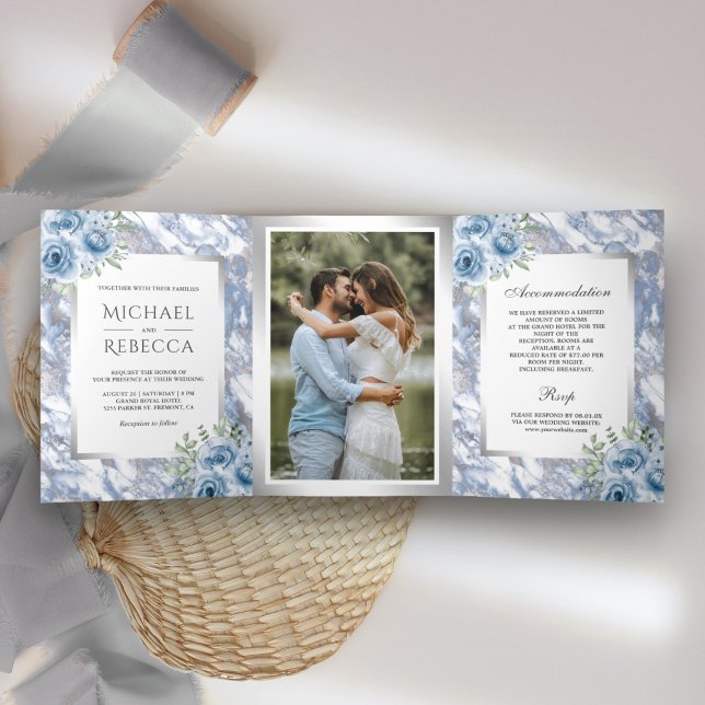 Invitación Tríptica Dusty Blue Marble Floral Relieve metalizado platea (Subido por el creador)