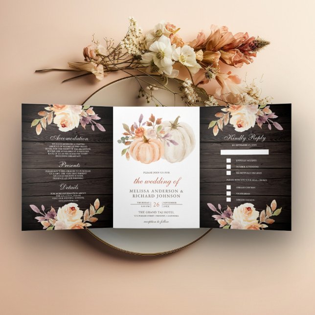 Invitación Tríptica Dusty Peach Floral Pumpkin Barn Wood Boda (Subido por el creador)